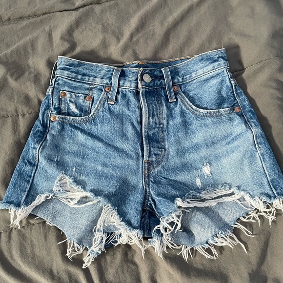 levi 501 shorts - Picture 2 of 3